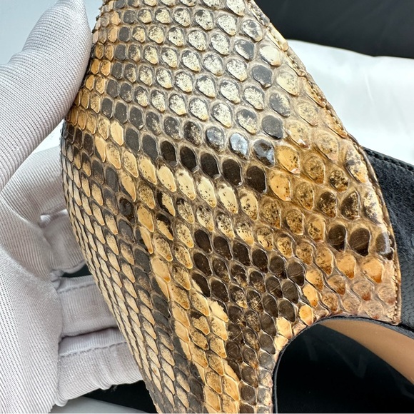 Givenchy Escarpin GV3 95 Pumps in Black - Picture 9 of 10